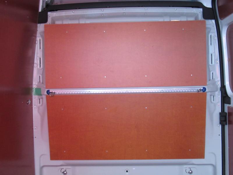 08 RAIL D'ARRIMAGE ALUMINIUM CONTRE LA CLOISON DE SEPARATION CONDUCTEUR