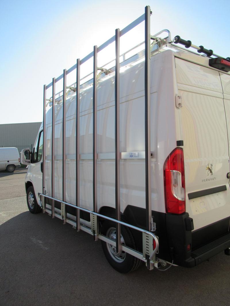 08 PUPITRE PORTE VERRE ALUMINIUM 3M AMOVIBLE