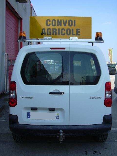 09 BARRE DE SIGNALISATION CONVOI AGRICOLE